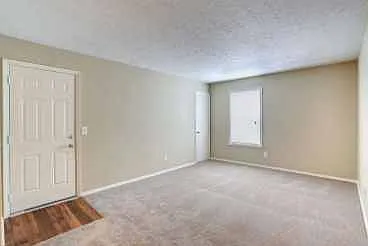 River Retreat Apartments — Photo 4
