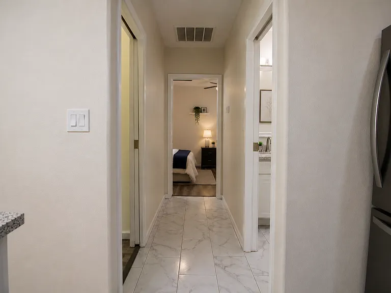 2207 S Vernon Ave — Photo 17