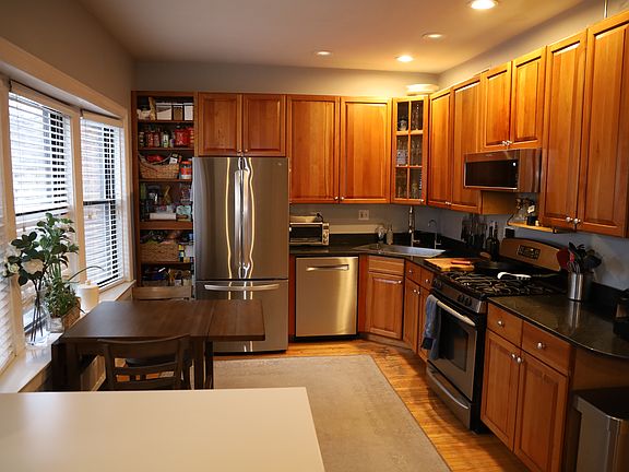 2nd image of 4013 N Southport Ave #1