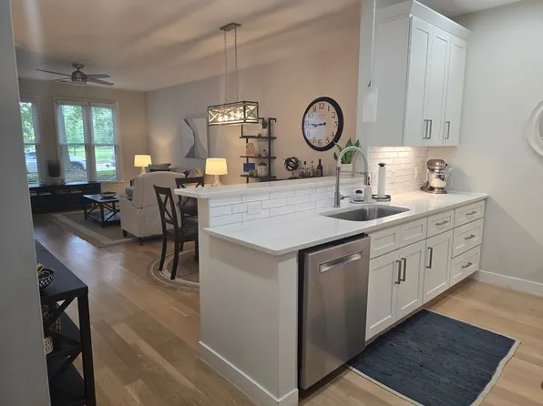 1066 Washington St Unit 102, Raleigh, NC 27605
