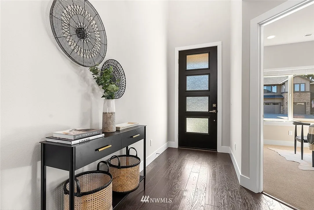 5 bed, 3025 sqft, $4,150 — Photo 3