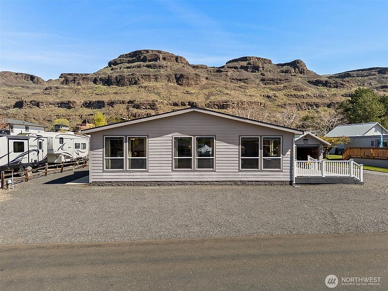 3rd image of 905 /919 Hunter Avenue SW