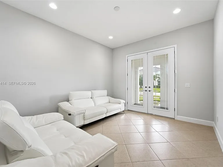 15239 Goldfinch Cir — Photo 34