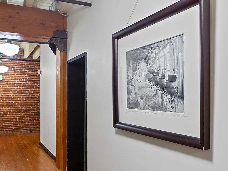 1306 NW Hoyt St #207 — Photo 18