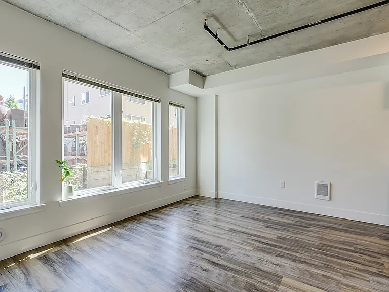 Dunn Motors Apartments — Photo 38