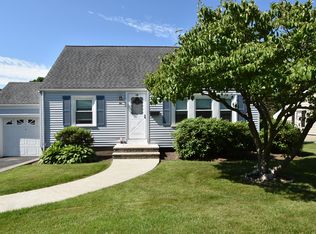 10 Cleveland Rd, Waltham, MA 02453