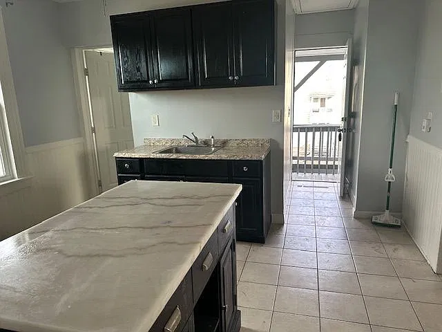 2 bed, 1.0 bath, 900 sqft, $1,800 — Photo 2