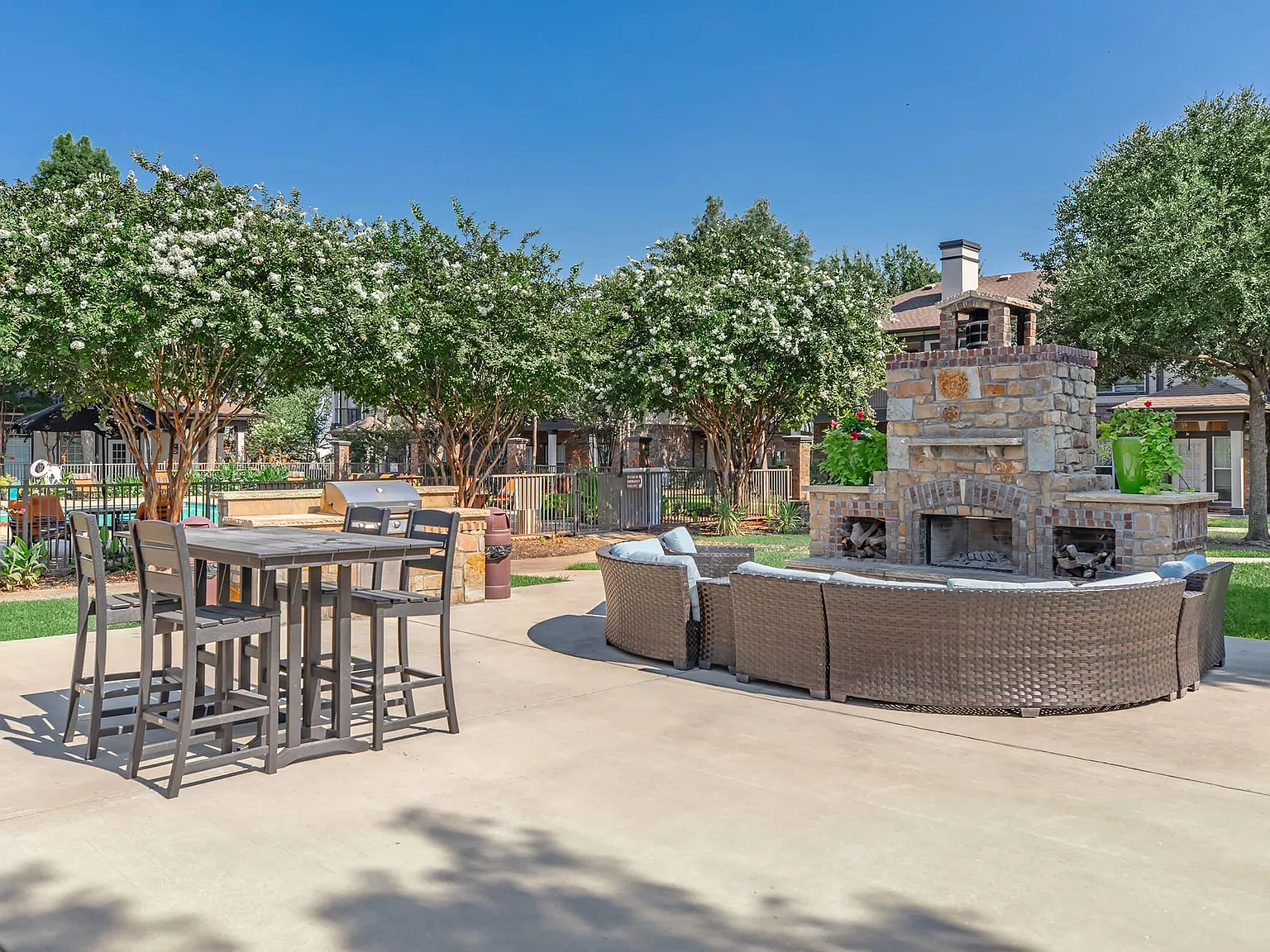 Estate Villas at Krum Apartments — Photo 3