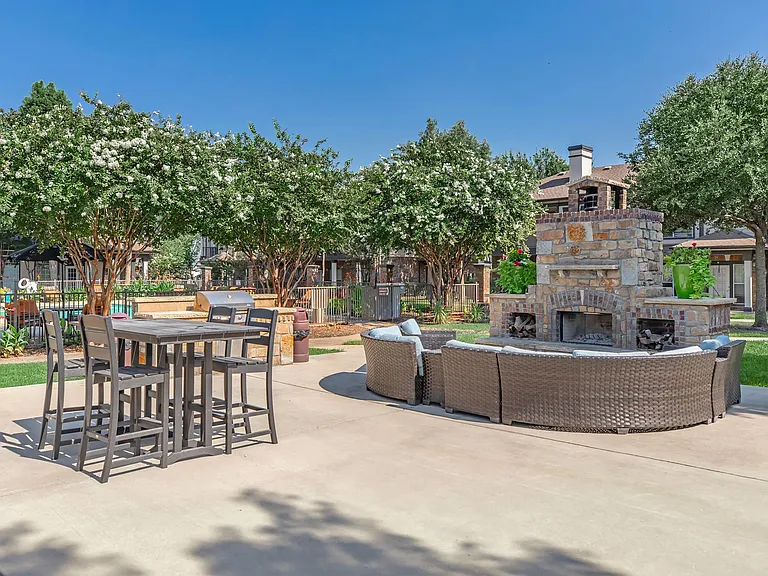 Estate Villas at Krum Apartments — Photo 3