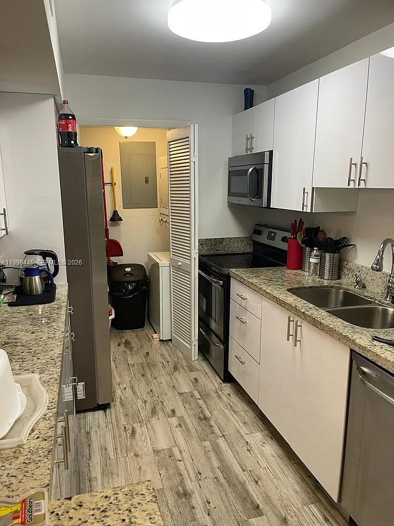Building Photo - 100 Lakeview Dr #207