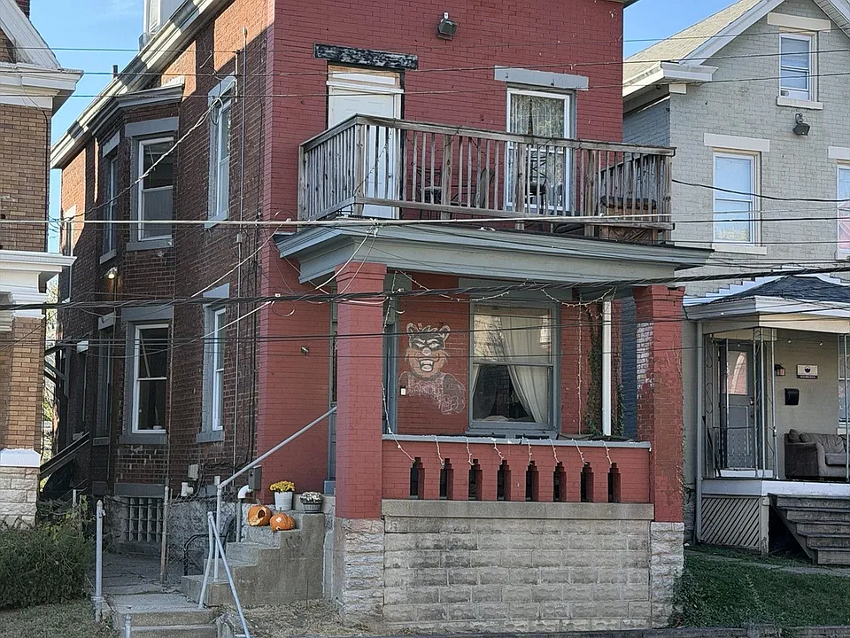 2351 Stratford Ave