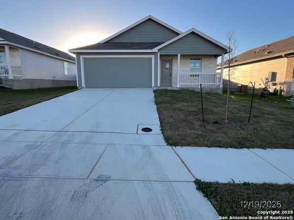 917 Riviera, Seguin, TX 78155