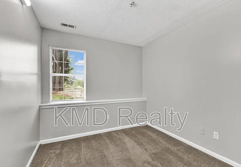 1638 Arlyn Cir #A — Photo 9