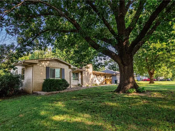 1324 S Oak St, Ottawa, KS 66067