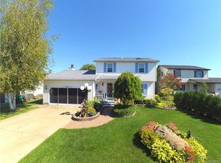 6411 Mayflower Ln, Lake View, NY 14085