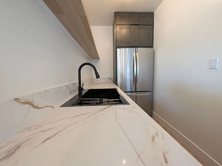 300 N Bonnie Brae St #302 — Photo 6