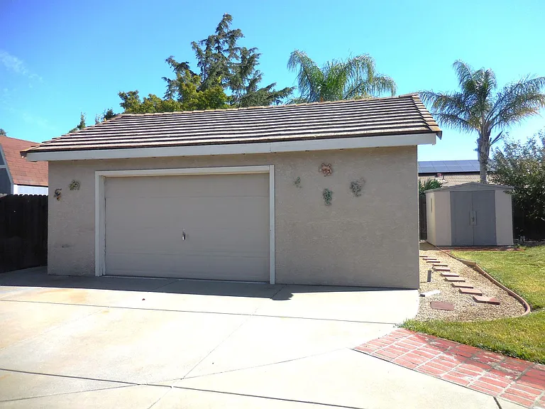 1079 Stillspring Dr — Photo 27