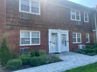 1 Anchorage Ln APT 2B, Oyster Bay, NY 11771