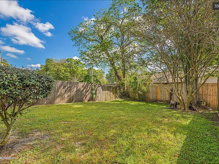11211 Windtree Dr E — Photo 29
