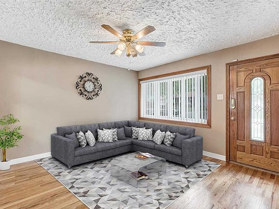 3rd image of 10842 Lawnbrook Dr