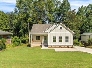 902 Lakeshore Ave, Opelika, AL 36801