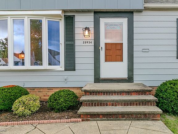 3rd image of 28934 Blissfield Dr
