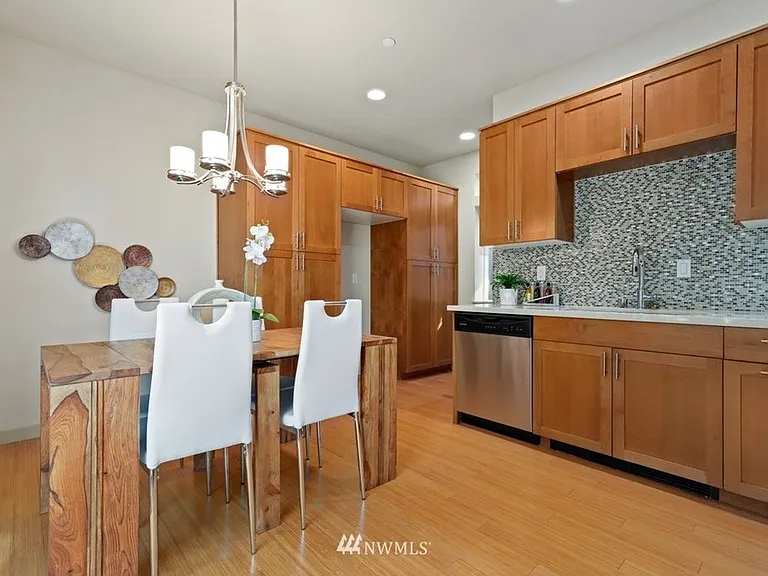 1633 California Ave SW #A — Photo 6
