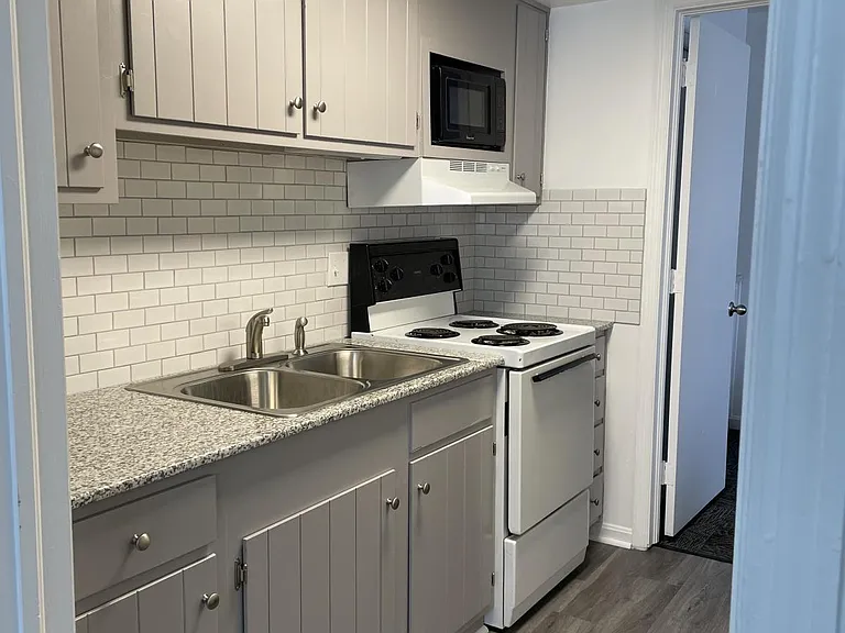 Fielding Court Apartments — Photo 21