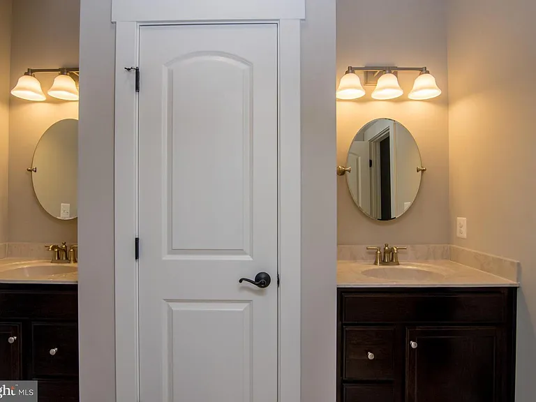 6928 Regent Ln — Photo 38