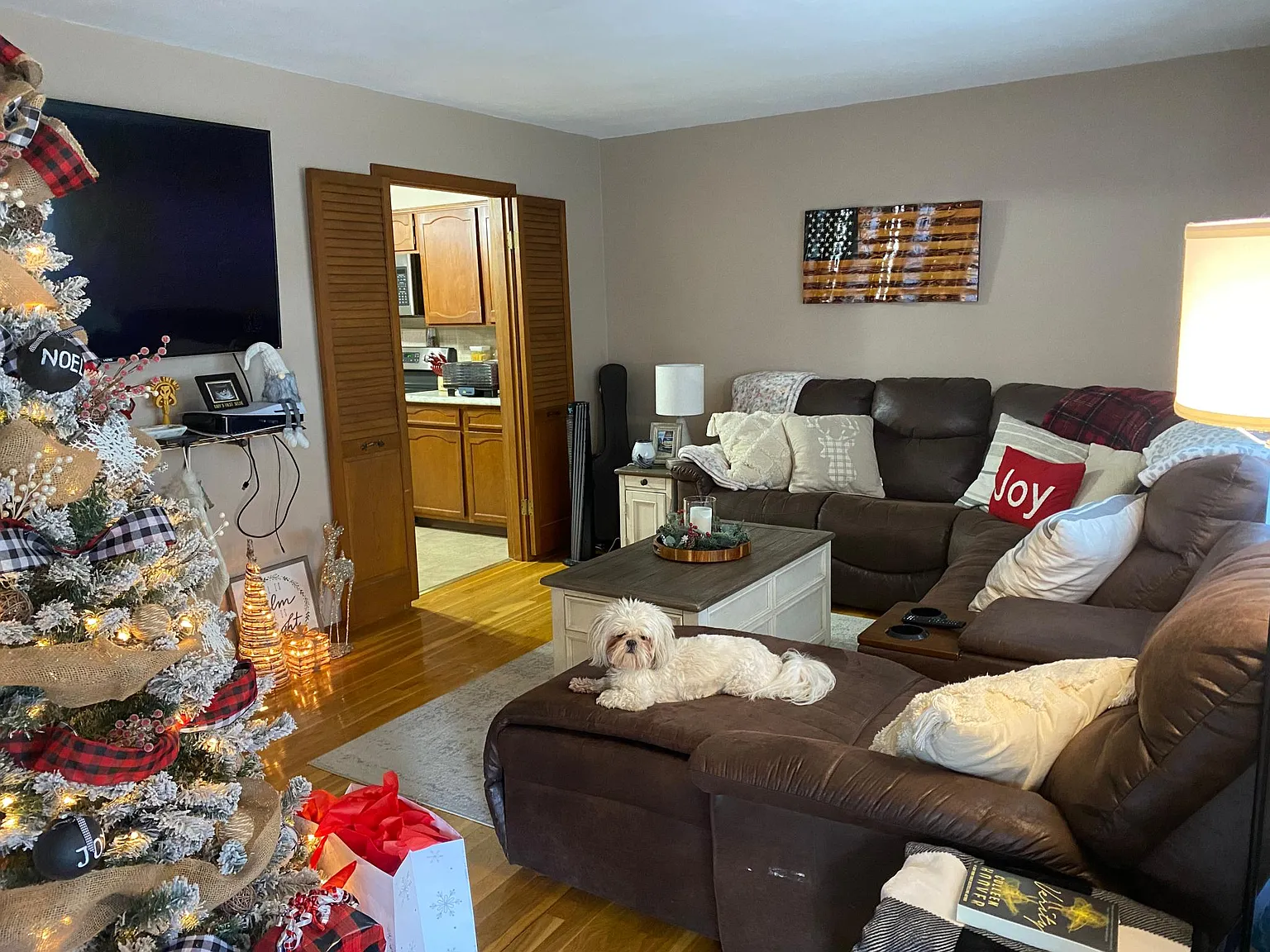 3 bed, 1323 sqft, $1,900 — Photo 2