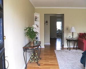2nd image of 180 E Dominion Blvd