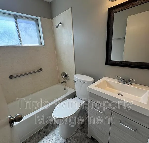 513 Coachway Ln — Photo 27
