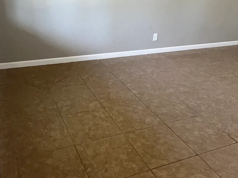 304 Palm Dr — Photo 8