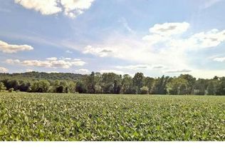 174 Red Corner Rd, Douglassville, PA 19518