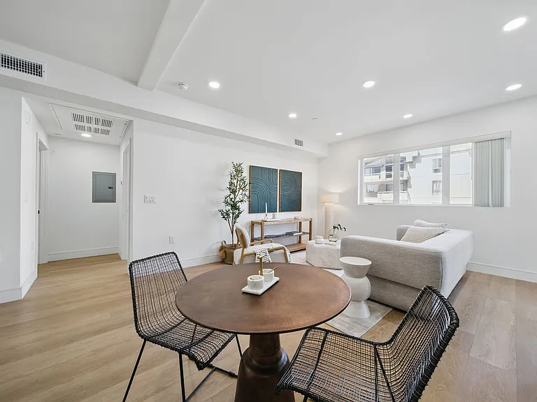 212 N Mariposa Ave #5 — Photo 8
