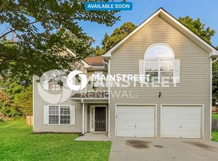 8202 Champion Trl, Fairburn, GA 30213