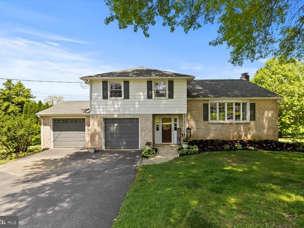 1765 Hilltop Dr, York, PA 17406