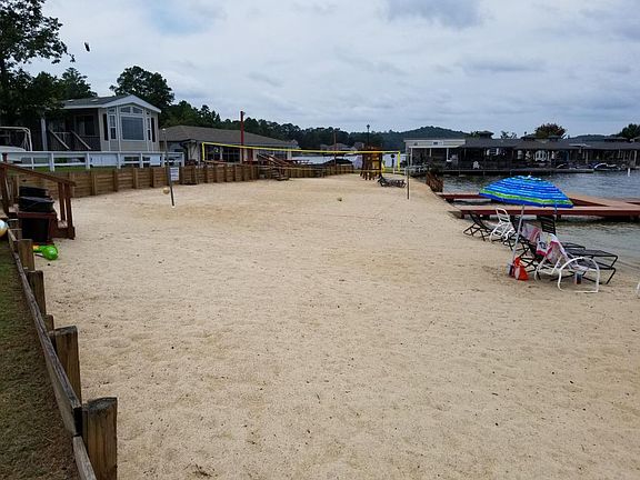 3rd image of 190 Ingram Blvd