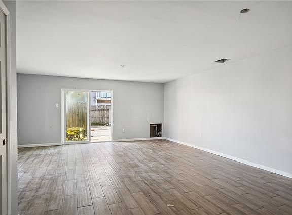 5th image of 26 Brandon Hall Dr