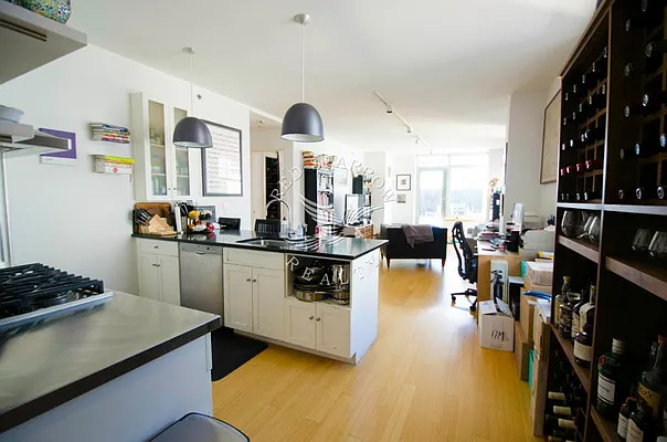 Rented by Red Sparrow Realty Group | media 37