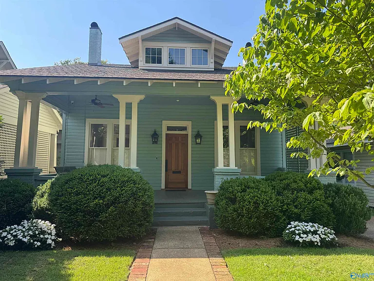 715 Clinton Ave E — Photo 1