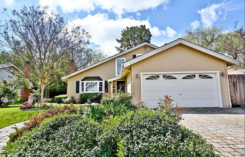 4 bed, 1536 sqft, $3,673 — Photo 1