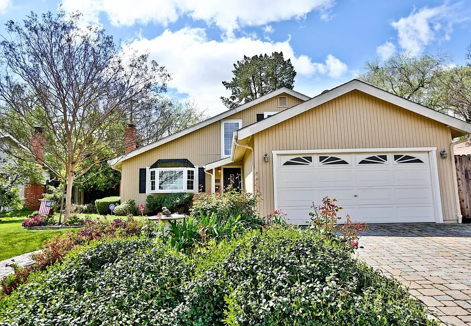 2536 Huron Dr