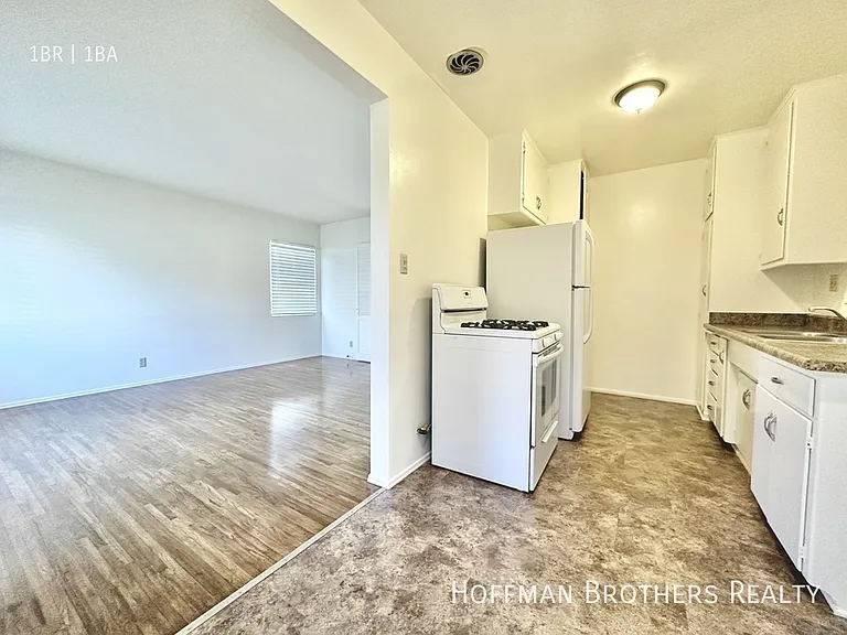 5619 W Jefferson Blvd #3 — Photo 1