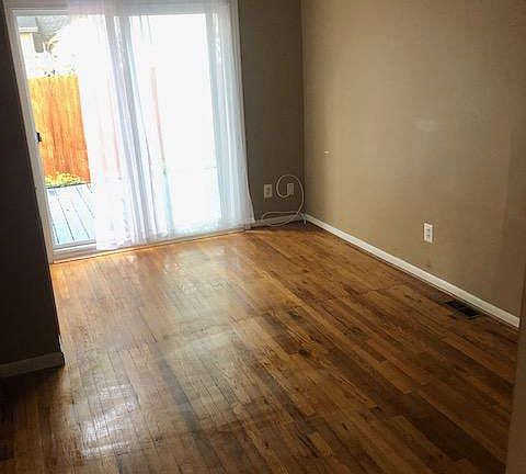 5th image of 3293 Thomas Ave