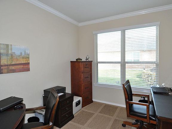 Great home office/study space.