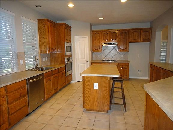 5th image of 2625 Desert Falls Ln