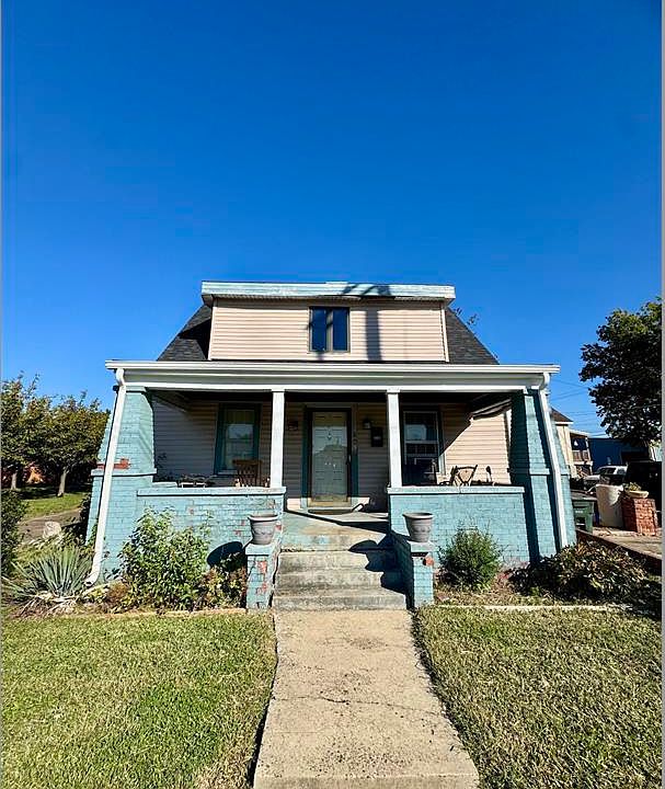 2nd image of 809 W 4th St