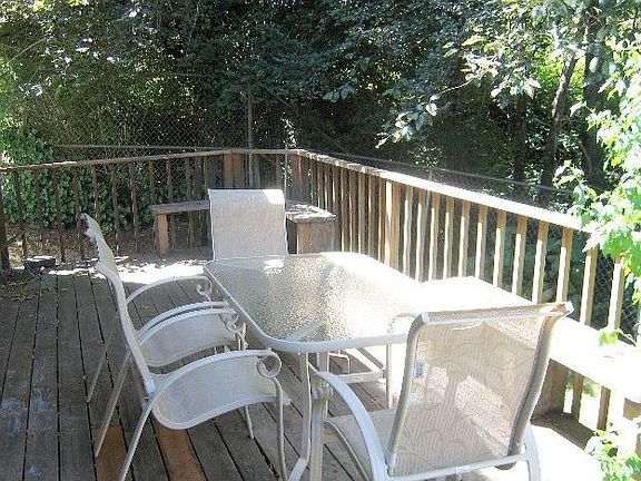 Private Outdoor Living!