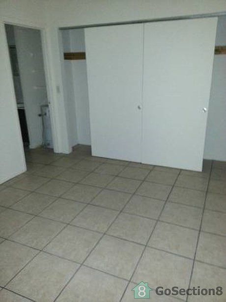 2nd image of 300 20th St APT 4